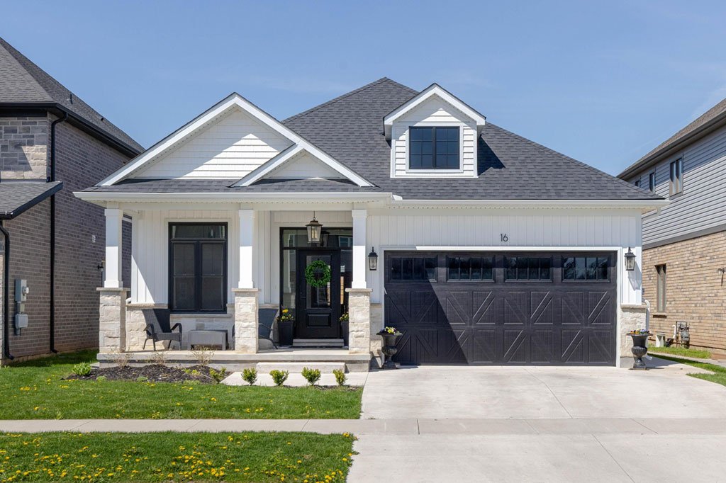16 Swan Ave, Pelham